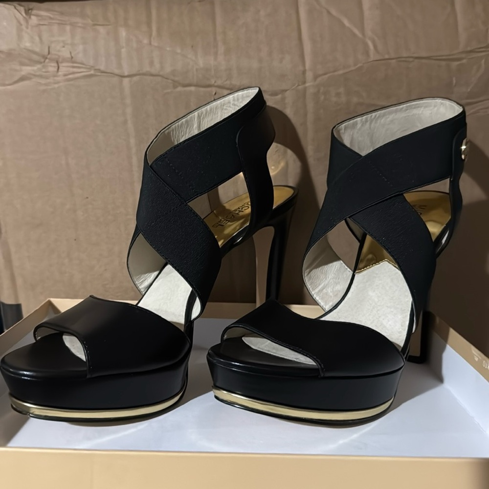 Michael Kors Meadow Platform size 10 new never worn